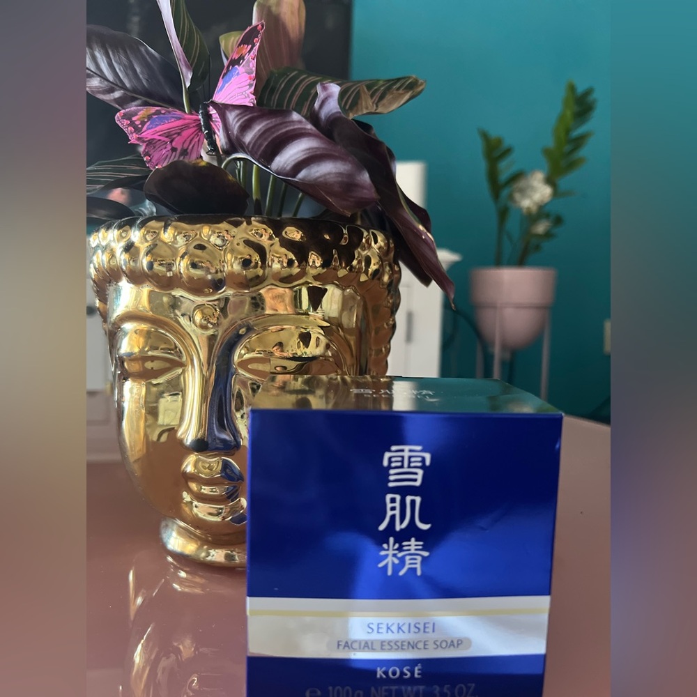 KOSÉ Japanese Sekkisei Facial Essence Soap with storage container